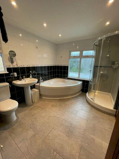 3 Bedroom Terraced House To Rent In Hendon Way, London, NW2