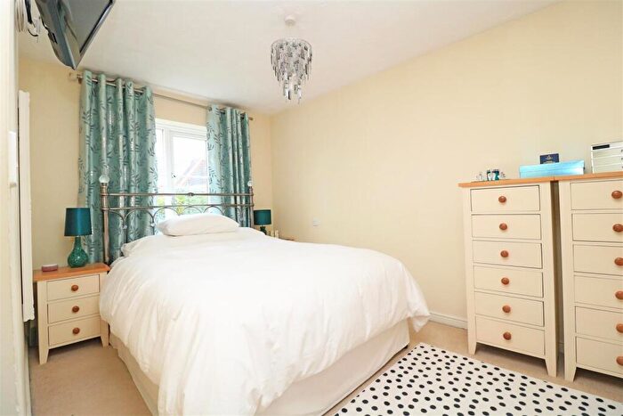 3 Bedroom Semi-Detached House For Sale In Yonge Close, Boreham, Chelmsford, CM3