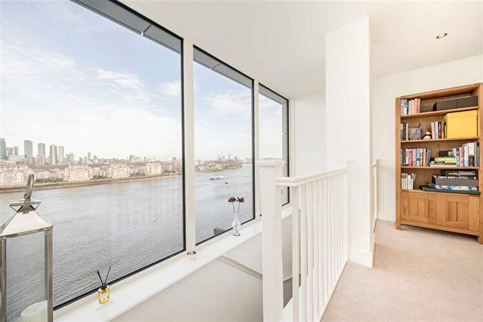2 Bedroom Flat For Sale In Dowells Street, London, SE10