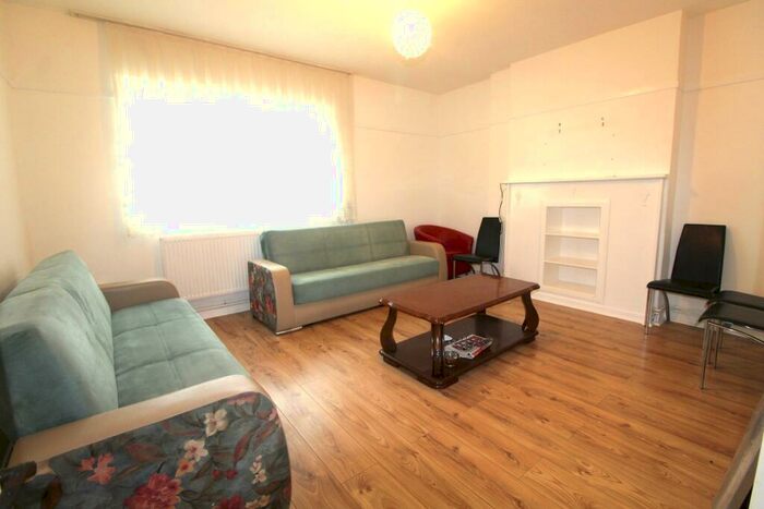 3 Bedroom Flat To Rent In Cordelia House, Hoxton, N1