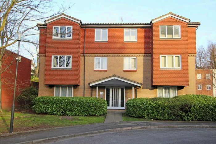 1 Bedroom Flat To Rent In Caroline Close, London, SW16