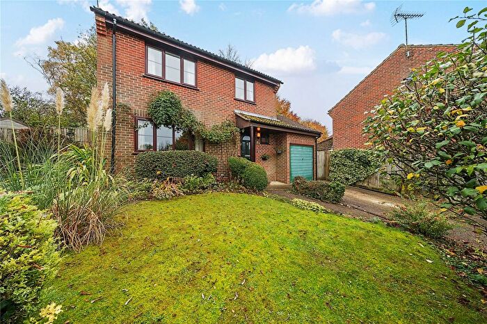 4 Bedroom Detached House For Sale In Salisbury Close, Alton, Hampshire, GU34