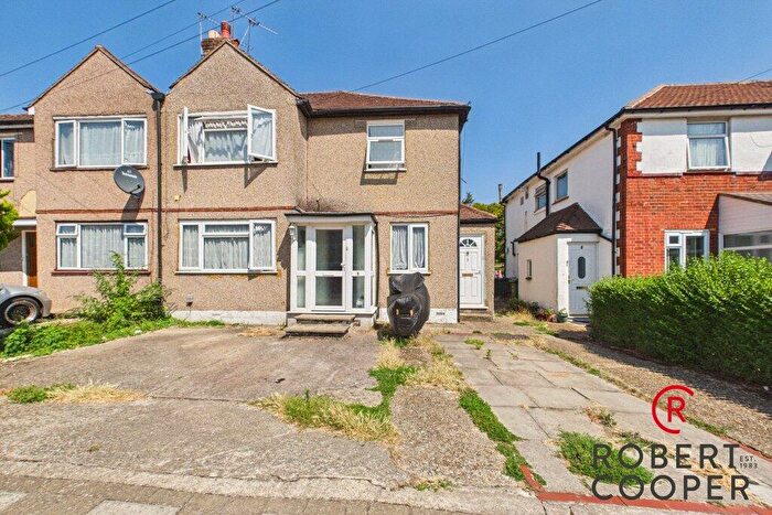 2 Bedroom Maisonette For Sale In Ivy Close, Harrow, HA2