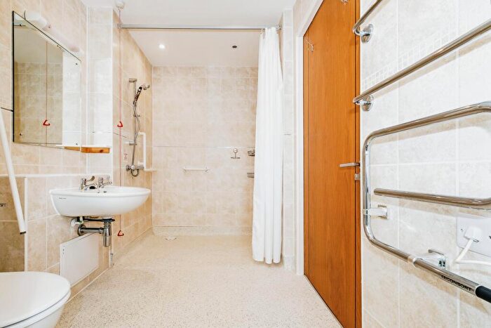 1 Bedroom Retirement Property To Rent In Claridge House, Chruch Street, Litttlehampton, BN17