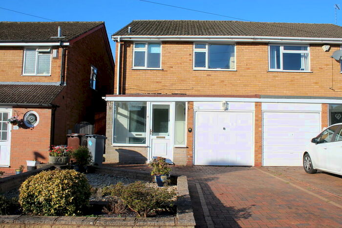 3 Bedroom Semi-Detached House To Rent In Foxcote Close, Shirley, B90