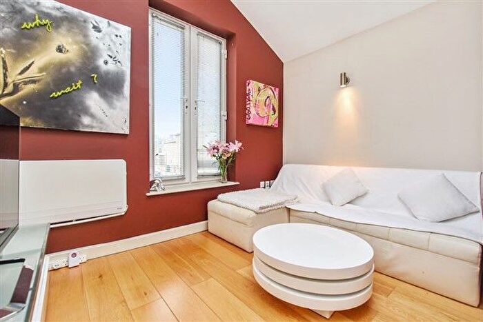 1 Bedroom Flat To Rent In Collingbourne Road, London, W12