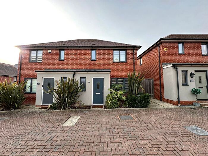 3 Bedroom Semi Detached House For Sale In Bailey Drive, Castle Hill, Ebbsfleet Valley, Swanscombe, DA10