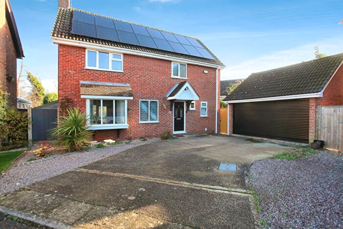 4 Bedroom Detached House For Sale In Lakeside, Peterborough, PE4