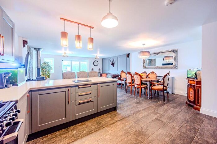 5 Bedroom Detached House For Sale In South Coast Road, Peacehaven, BN10