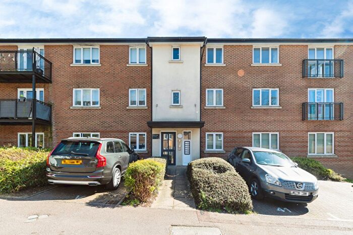 2 Bedroom Flat For Sale In Hutton Avenue, Milton Keynes, MK6