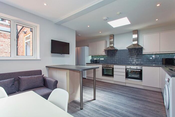 1 Bedroom End Of Terrace House To Rent In High Street North, Dunstable, LU6