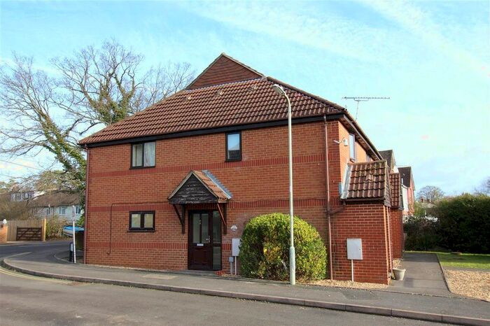 1 Bedroom Flat To Rent In Alexandra Court, Bordon, GU35