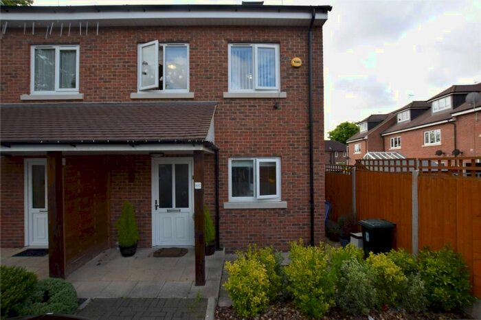3 Bedroom Semi-Detached House To Rent In North Hill Drive, London, United Kingdom, RM3