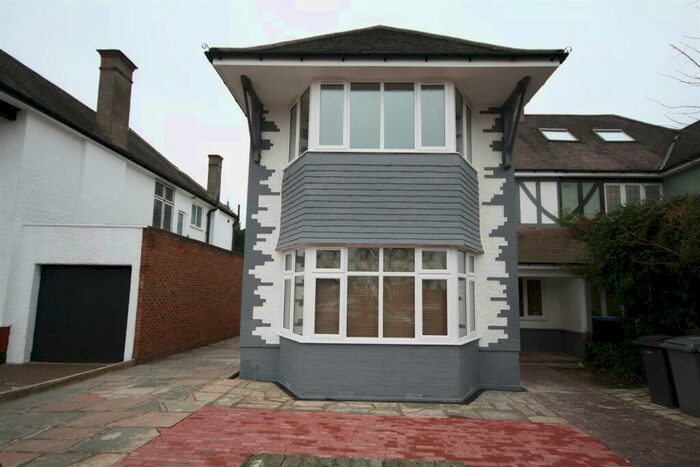 2 Bedroom Flat To Rent In Chatsworth Road, Willesden Green, London, NW2