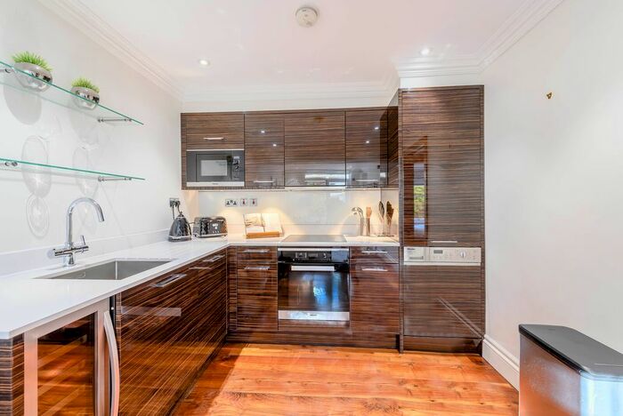 1 Bedroom Flat To Rent In Garden House, - Kensington Gardens Square, Bayswater, W2