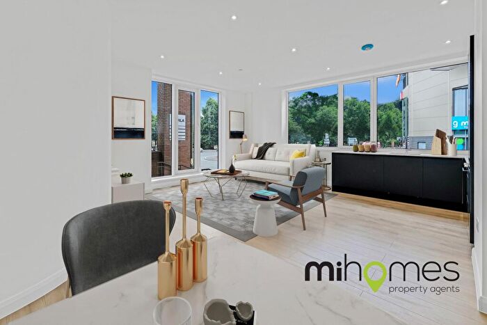 3 Bedroom Flat To Rent In London Road, Aquila House, RH1