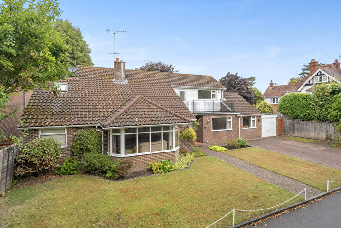 4 Bedroom Detached House For Sale In Woodlawn Grove, Horsell, GU21