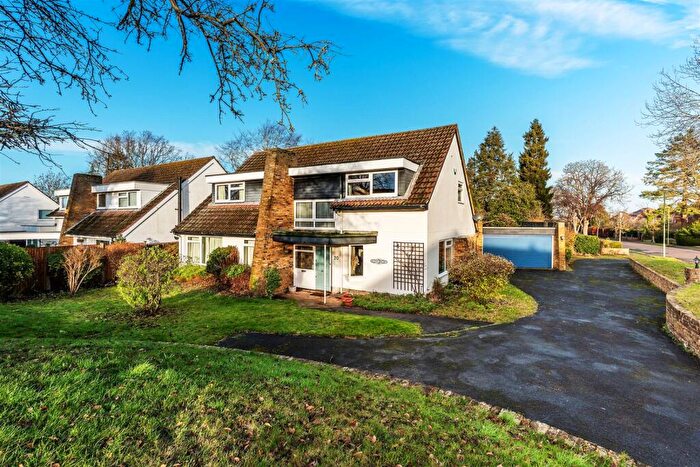 4 Bedroom Detached House For Sale In Warren Avenue, South Cheam, SM2