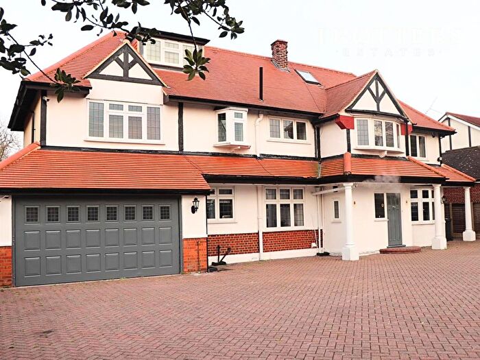 5 Bedroom Detached House To Rent In Hainault Road, Chigwell, IG7