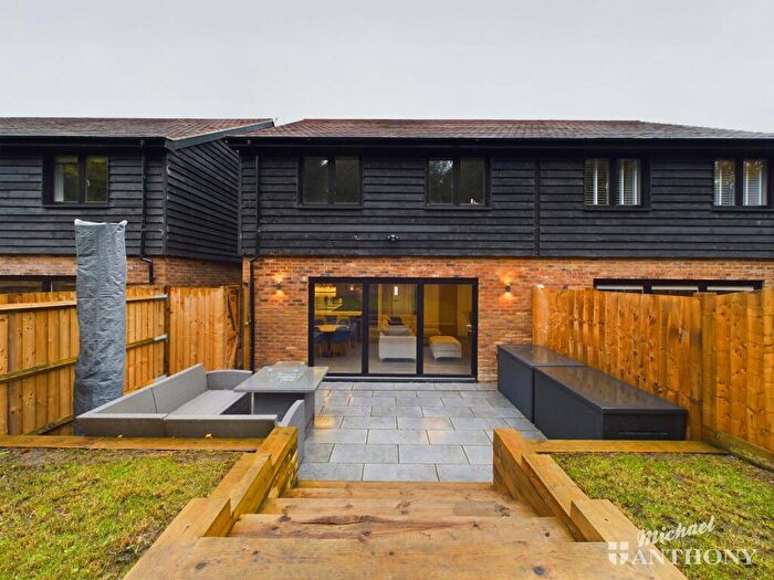 3 Bedroom Semi-Detached House For Sale In Sewell Springs, Dunstable, LU6