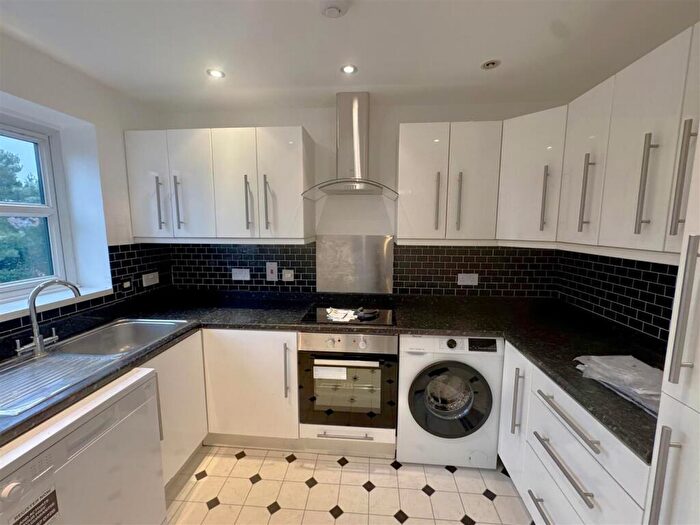 2 Bedroom Apartment To Rent In The Ridgeway, North Chingford, E4