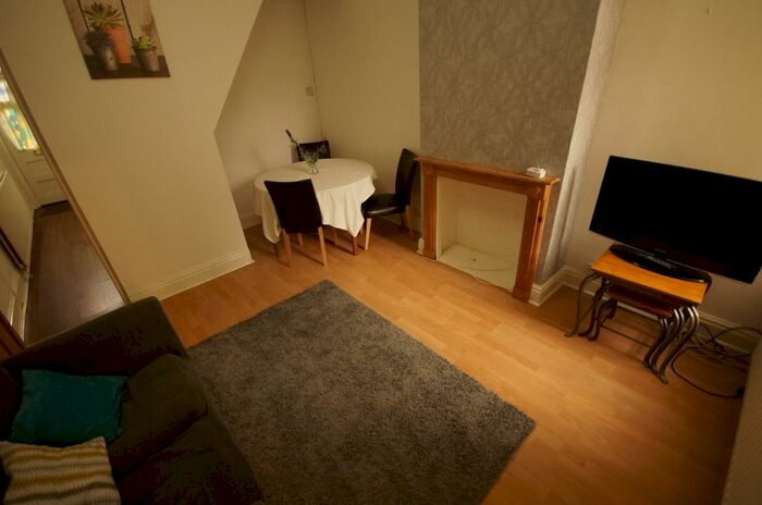 2 Bedroom End Of Terrace House To Rent In Hugh Road, Coventry, CV3