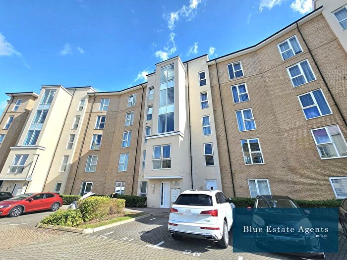 2 Bedroom Flat For Sale In Hunting Place, Hounslow, TW5