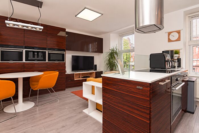 2 Bedroom Flat For Sale In South Street, Perth, PH2