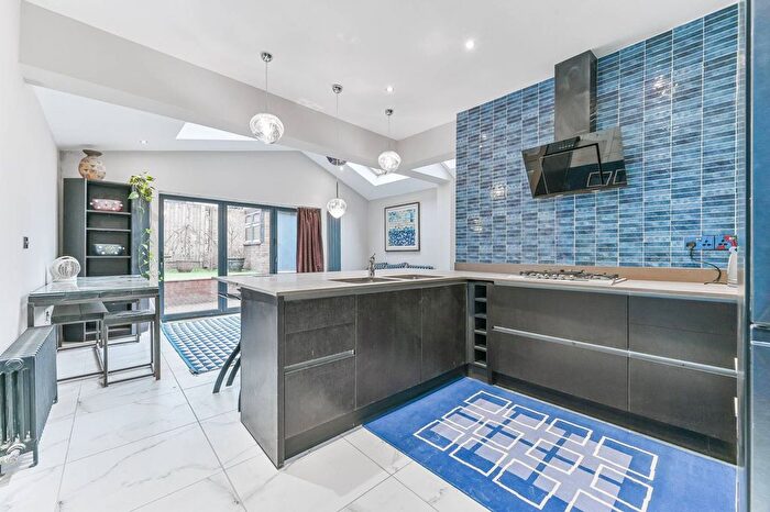 2 Bedroom Flat To Rent In Phoenix Road, Penge, London, SE20