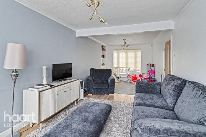 6 Bedroom Detached House For Sale In Durston Close, Leicester, LE5