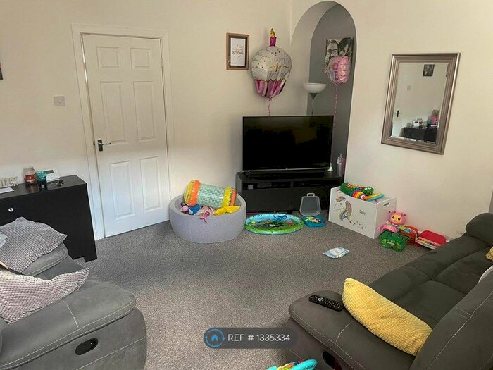 4 Bedroom Terraced House To Rent In Oakley Street, Thorpe, Wakefield, WF3