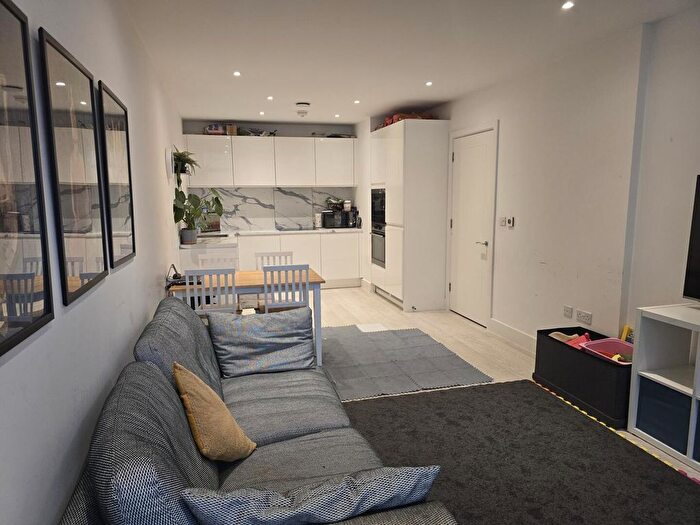 1 Bedroom Flat To Rent In Anzani House, Isleworth, TW7