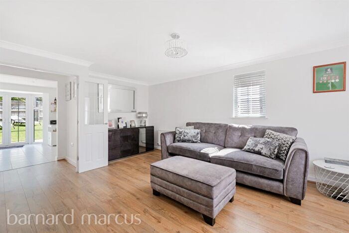 3 Bedroom Semi-Detached House For Sale In Woodlands Close, Merstham, Redhill, RH1