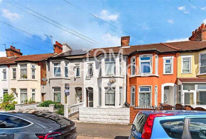 3 Bedroom Terraced House For Sale In Kennedy Road, Barking, IG11