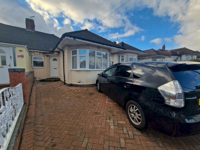 3 Bedroom Bungalow To Rent In Stanford Road, Luton, LU2