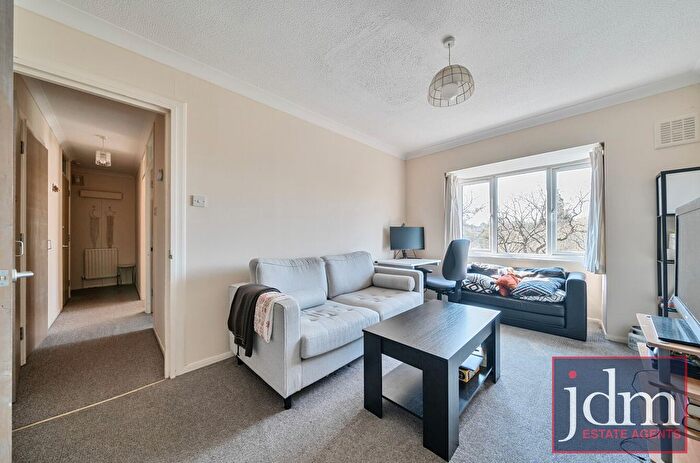2 Bedroom Flat To Rent In Granville Road, Sevenoaks, Kent, TN13