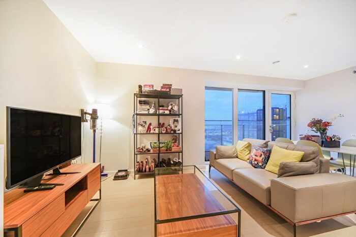 2 Bedroom Flat To Rent In Glasshouse Gardens, London, E20