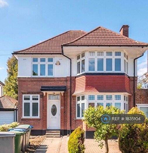 5 Bedroom Semi Detached House To Rent In The Avenue, Wembley, HA9