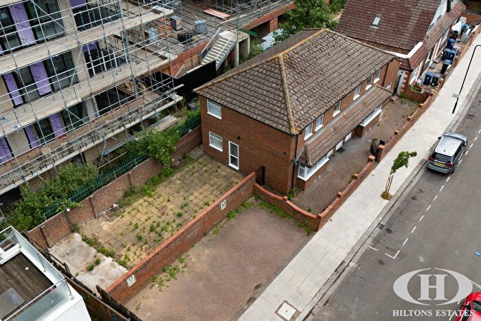 8 Bedroom Detached House For Sale In Boyd Avenue, Southall, UB1