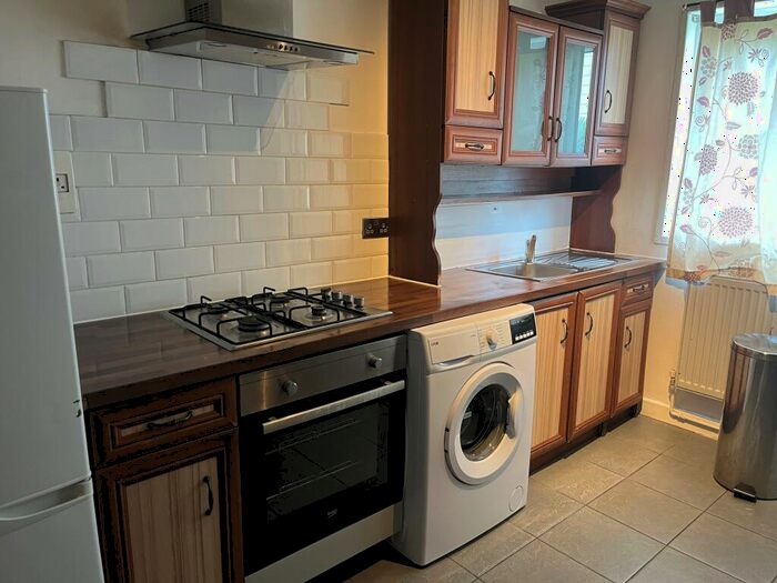 4 Bedroom House To Rent In Headington / Barton, OX3