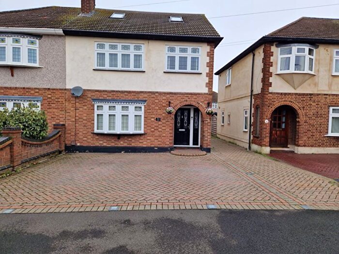 4 Bedroom Semi-Detached House To Rent In Esk Way, Romford, RM1