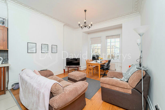 3 Bedroom Apartment To Rent In Tollington Park, Finsbury Park, London, N4