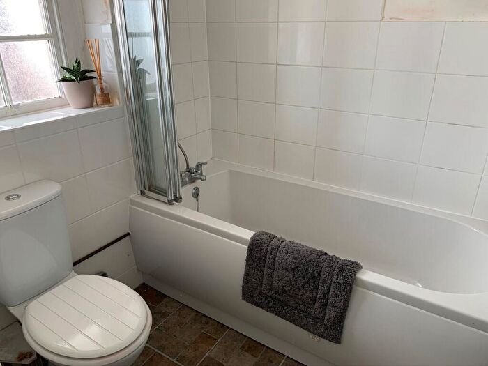 2 Bedroom Flat To Rent In Bishopric Court, Bishopric, Horsham, West Sussex., RH12
