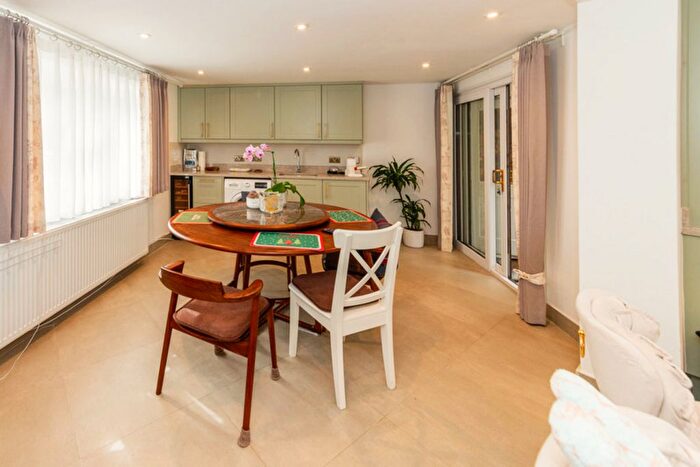 5 Bedroom Detached House To Rent In Hilmanton, Reading, RG6