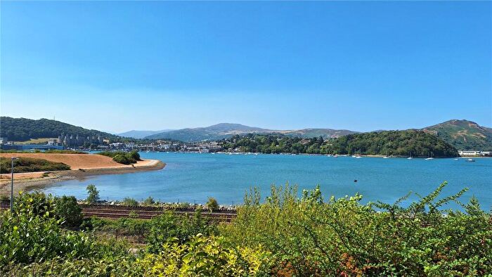 2 Bedroom Apartment For Sale In Warren Drive, Deganwy, Conwy, LL31