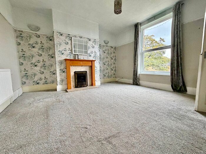 2 Bedroom Terraced House For Sale In Rufford Road, Huddersfield, HD3