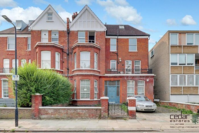 3 Bedroom Flat To Rent In Compayne Gardens, South Hampstead, NW6