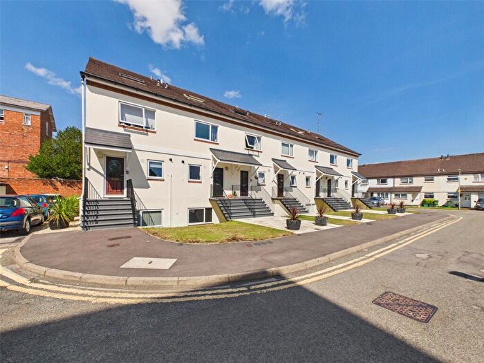 2 Bedroom Apartment For Sale In Cedar Court Road, Cheltenham, Gloucestershire, GL53