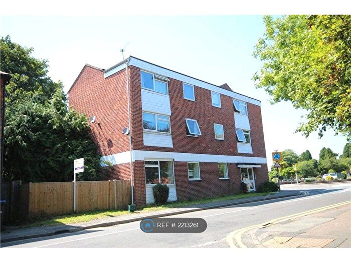3 Bedroom Flat To Rent In St Judes Road, Englefield Green, TW20