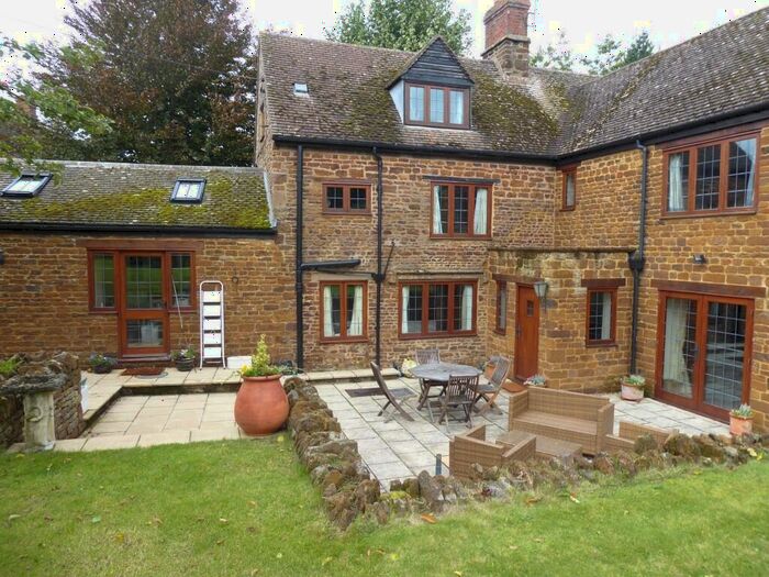 4 Bedroom Cottage To Rent In Blacksmiths Lane, NN11